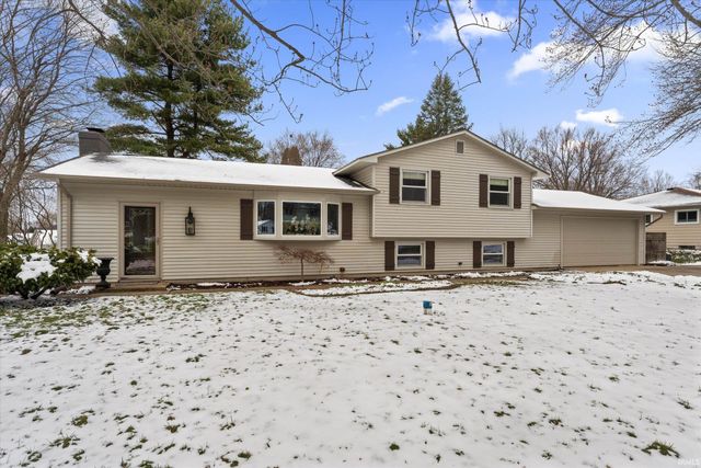 52567 Heatherfield Drive, South Bend, IN 46637