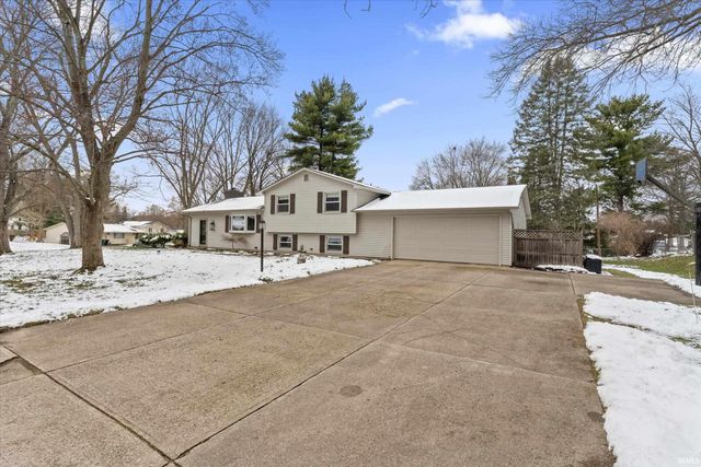 52567 Heatherfield Drive, South Bend, IN 46637