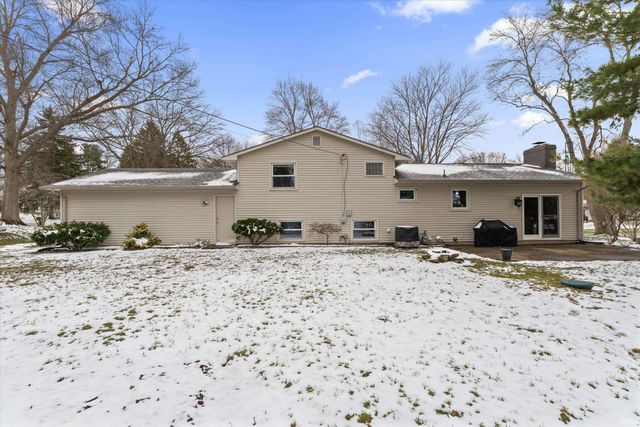 52567 Heatherfield Drive, South Bend, IN 46637