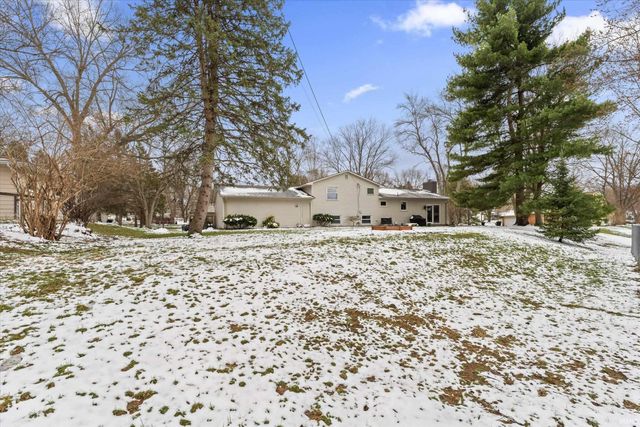 52567 Heatherfield Drive, South Bend, IN 46637