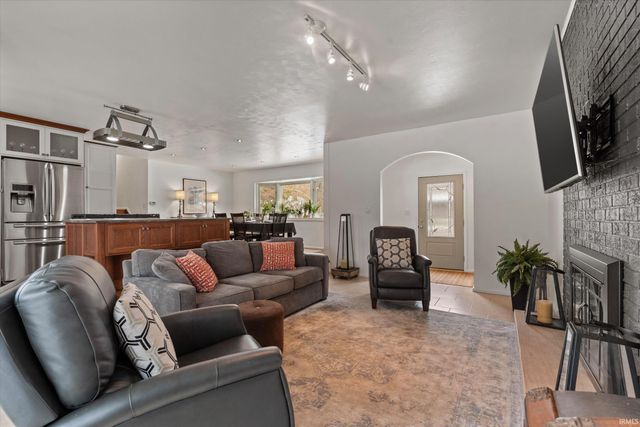 52567 Heatherfield Drive, South Bend, IN 46637