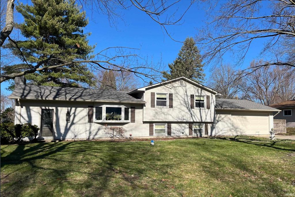 52567 Heatherfield Drive, South Bend, IN 46637