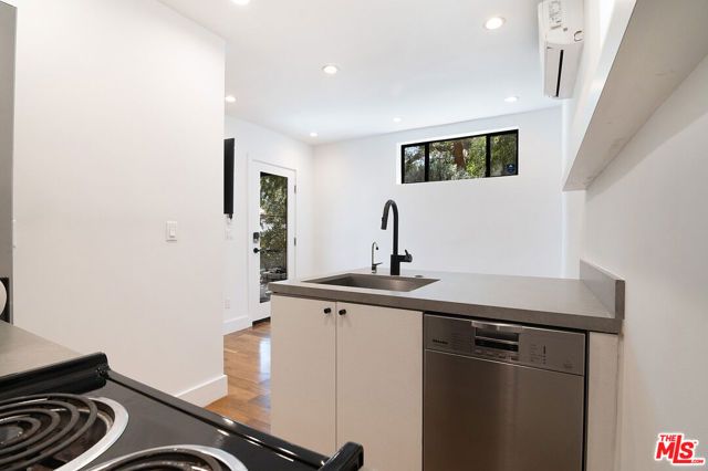 2553 Glen Green Street, Los Angeles, CA 90068