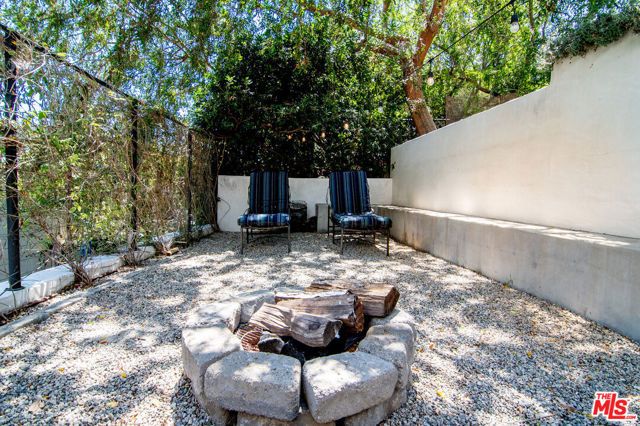 2553 Glen Green Street, Los Angeles, CA 90068