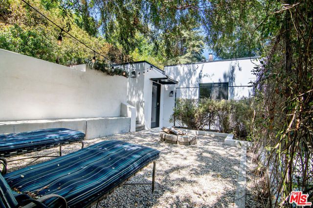2553 Glen Green Street, Los Angeles, CA 90068
