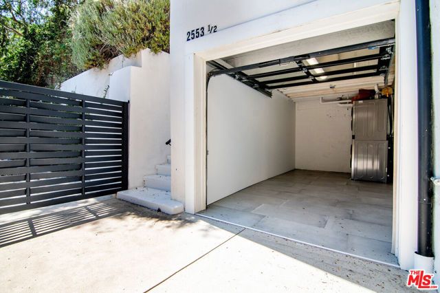 2553 Glen Green Street, Los Angeles, CA 90068