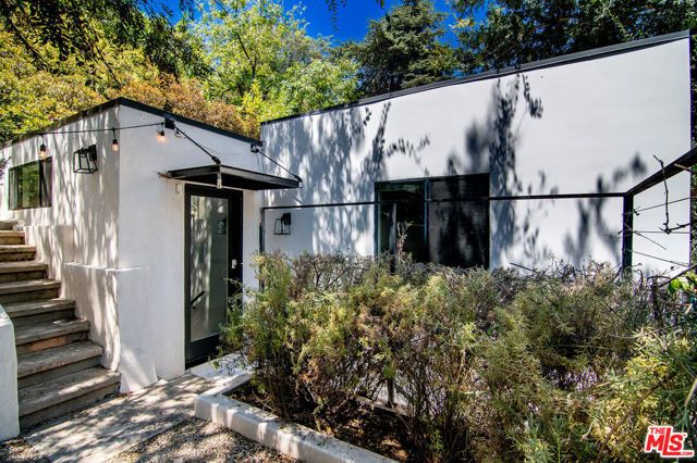2553 Glen Green Street, Los Angeles, CA 90068