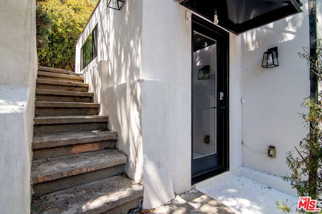 2553 Glen Green Street, Los Angeles, CA 90068