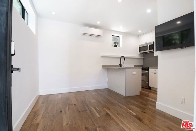 2553 Glen Green Street, Los Angeles, CA 90068
