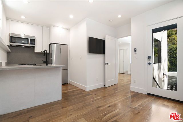 2553 Glen Green Street, Los Angeles, CA 90068