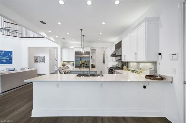 1427 Hemingway PL, Naples, FL 34103