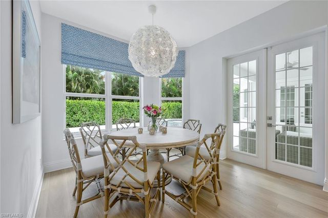 1427 Hemingway PL, Naples, FL 34103