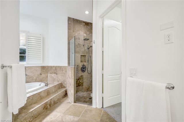 1427 Hemingway PL, Naples, FL 34103