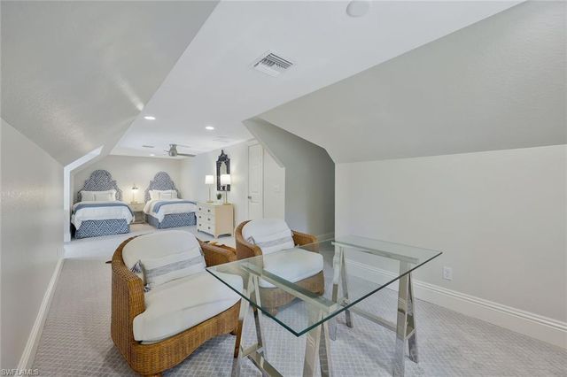 1427 Hemingway PL, Naples, FL 34103