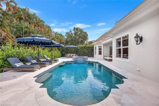 1427 Hemingway PL, Naples, FL 34103