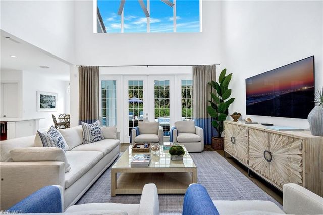1427 Hemingway PL, Naples, FL 34103