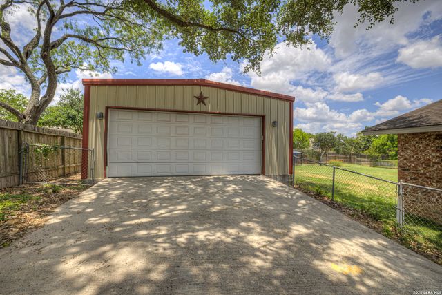 1001 FAWN DR, Schertz, TX 78154