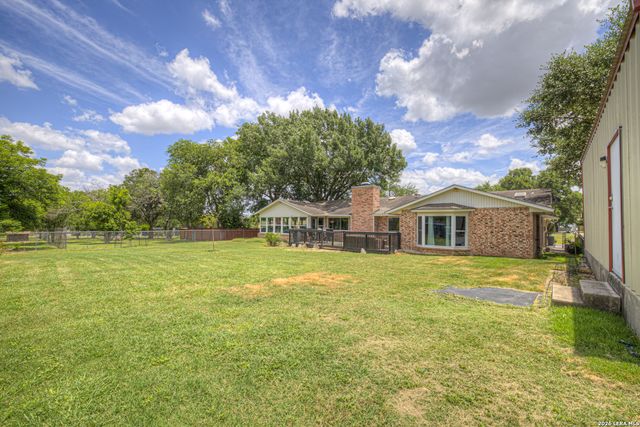 1001 FAWN DR, Schertz, TX 78154