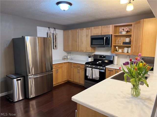 233 Baldwin Drive, Berea, OH 44017