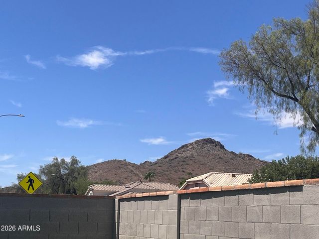 2802 E HILLERY Drive, Phoenix, AZ 85032