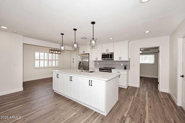 2802 E HILLERY Drive, Phoenix, AZ 85032