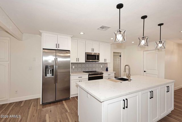 2802 E HILLERY Drive, Phoenix, AZ 85032
