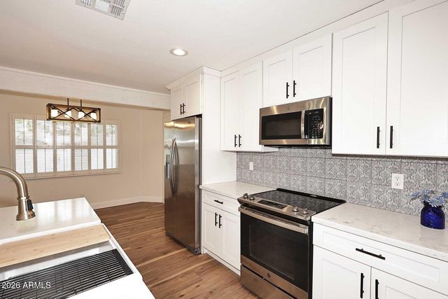2802 E HILLERY Drive, Phoenix, AZ 85032