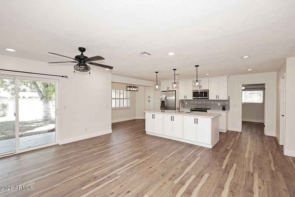 2802 E HILLERY Drive, Phoenix, AZ 85032
