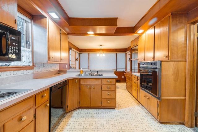 29863 East River Road, Grosse Ile Township, MI 48138