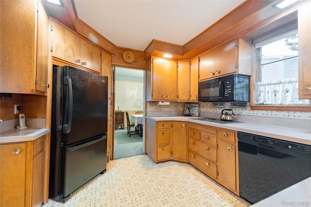 29863 East River Road, Grosse Ile Township, MI 48138