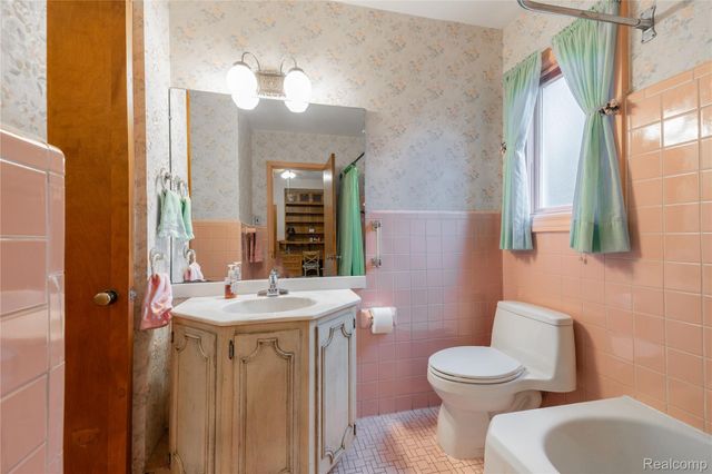 29863 East River Road, Grosse Ile Township, MI 48138