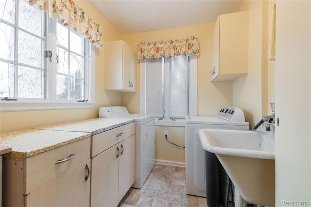 29863 East River Road, Grosse Ile Township, MI 48138