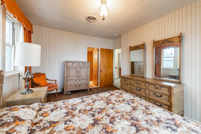 29863 East River Road, Grosse Ile Township, MI 48138