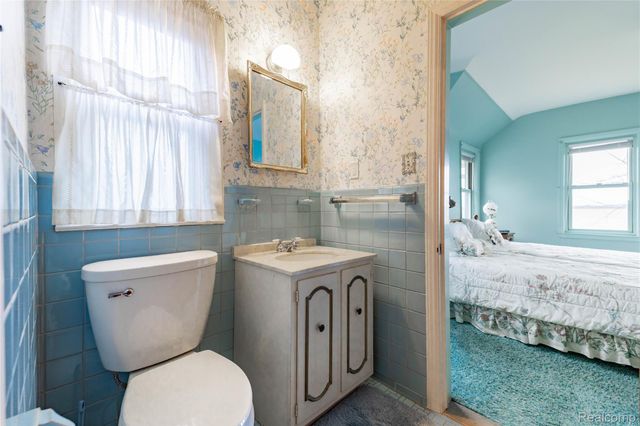 29863 East River Road, Grosse Ile Township, MI 48138