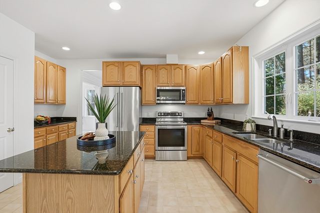 20 Washington Lane, Hopkinton, MA 01748