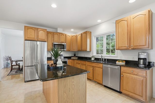 20 Washington Lane, Hopkinton, MA 01748