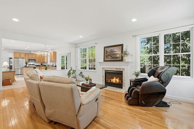 20 Washington Lane, Hopkinton, MA 01748