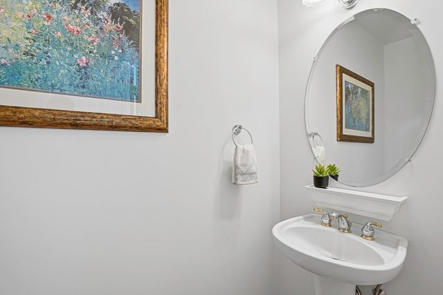 20 Washington Lane, Hopkinton, MA 01748