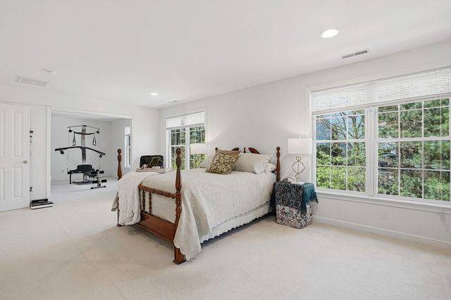 20 Washington Lane, Hopkinton, MA 01748
