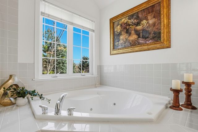 20 Washington Lane, Hopkinton, MA 01748