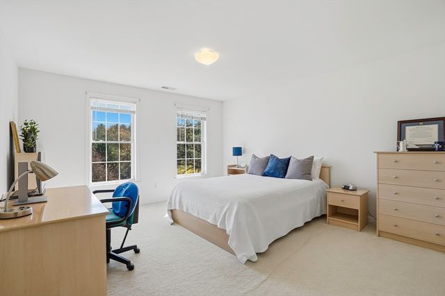 20 Washington Lane, Hopkinton, MA 01748
