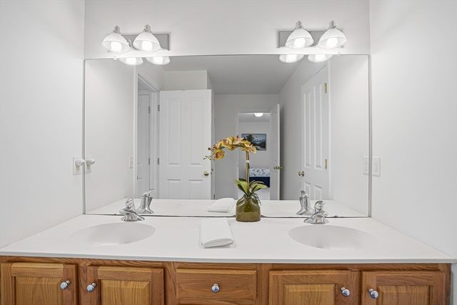 20 Washington Lane, Hopkinton, MA 01748