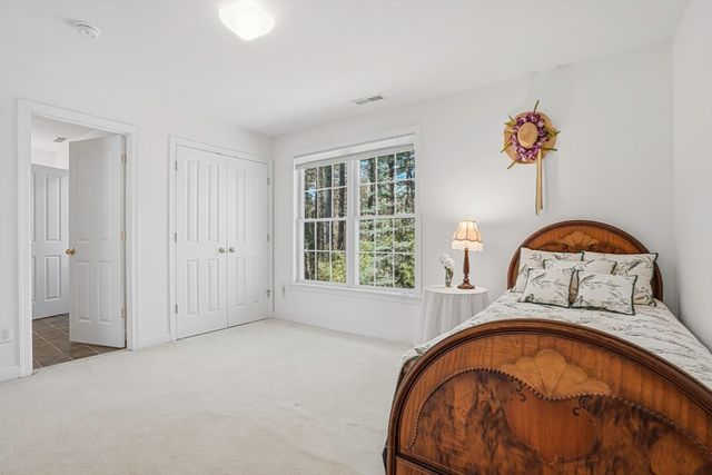 20 Washington Lane, Hopkinton, MA 01748