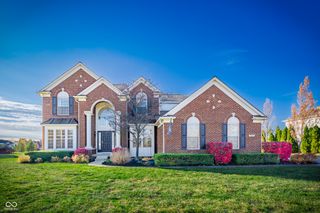 5074 S Cobblestone Drive, Zionsville, IN 46077