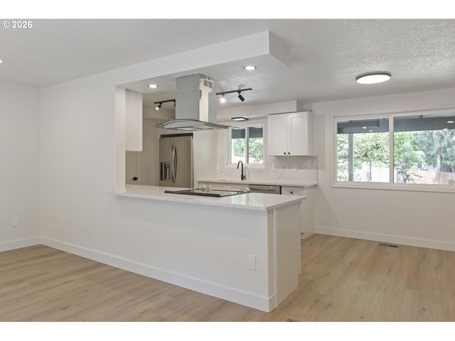 15148 S BURKSTROM Rd, Oregon City, OR 97045
