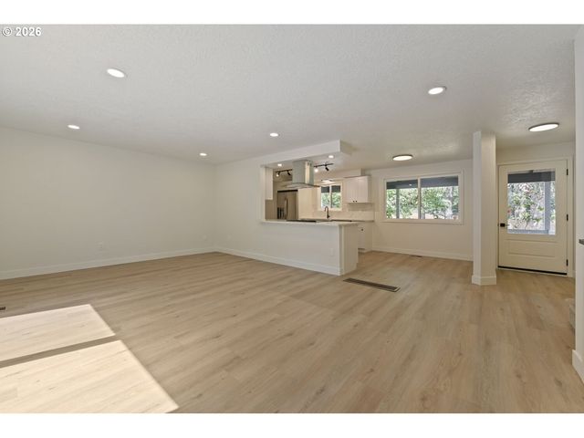 15148 S BURKSTROM Rd, Oregon City, OR 97045