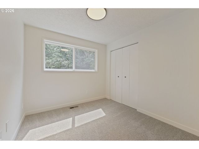 15148 S BURKSTROM Rd, Oregon City, OR 97045