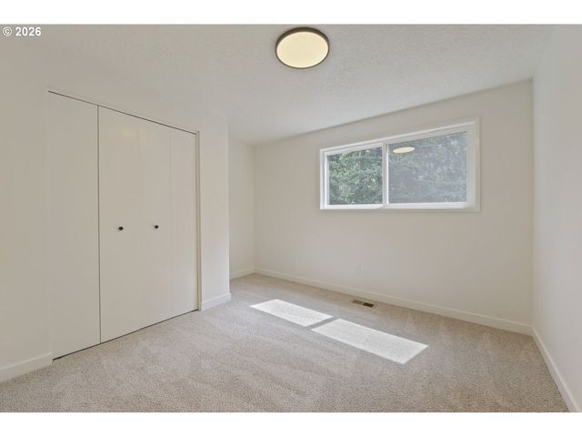 15148 S BURKSTROM Rd, Oregon City, OR 97045