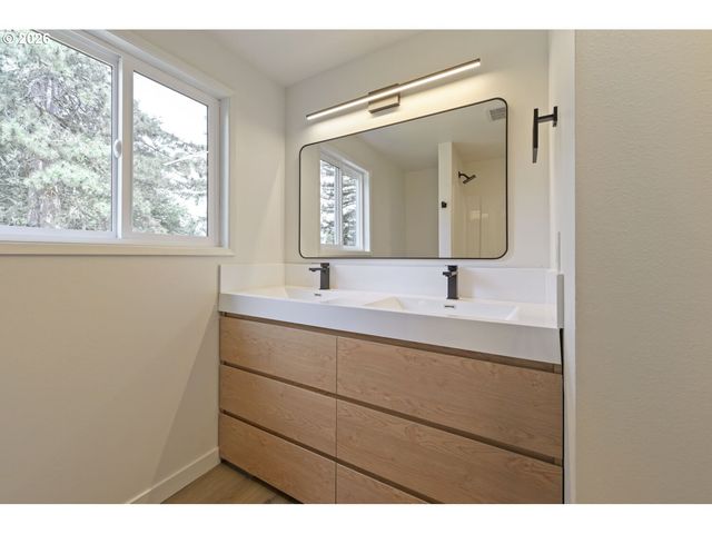 15148 S BURKSTROM Rd, Oregon City, OR 97045
