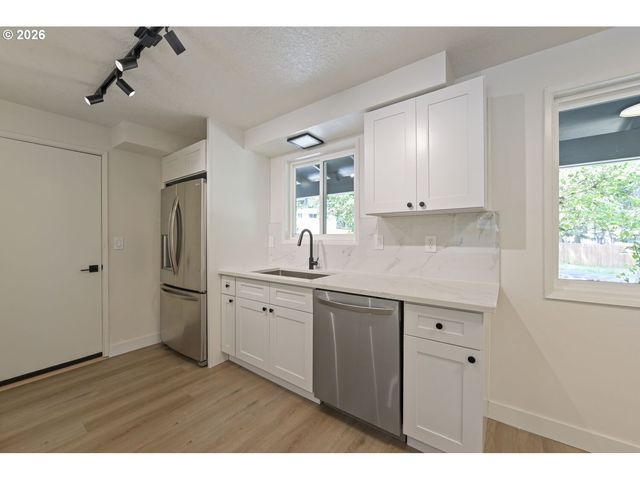 15148 S BURKSTROM Rd, Oregon City, OR 97045
